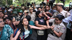 সিইসির পদত্যাগ দাবিতে উত্তাল দিল্লি, আটক ৭ শতাধিক