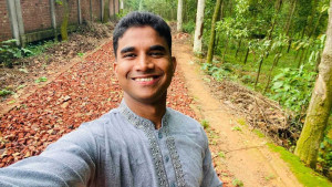 কুর্মিটোলায় ট্রেন থেকে ফেলে দেয়া সেই যুবকের মৃত্যু, পরিচয় শনাক্ত