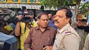 পশ্চিমবঙ্গে বাবরি মসজিদ নির্মাণের ঘোষণা দেয়া সেই হুমায়ুন গ্রেফতার