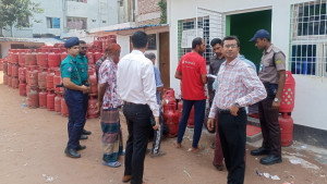 নির্ধারিত দামে গ্যাস সিলিন্ডার বিক্রি নিশ্চিতে অভিযান, ৩৯ প্রতিষ্ঠানকে জরিমানা