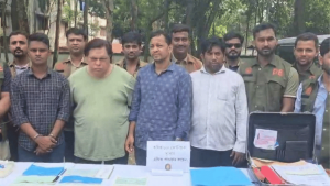২ কোটি টাকায় দুর্লভ বস্তু কেনার পর বাক্সে মিলল জ্যান্ত সাপ, গ্রেফতার ৪